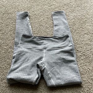 Lululemon black/white chevron, white stitching wonder under leggings, size 4